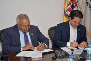 ONAPI y PUCMM firman acuerdo para impulsar innovación tecnológica en Santiago