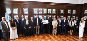 Argentina reconoce a Eddy Alcántara por su labor en defensa del consumidor