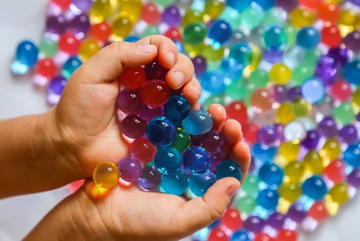 Nuevas reglas en Estados Unidos por peligro de las “perlas de agua” en niños