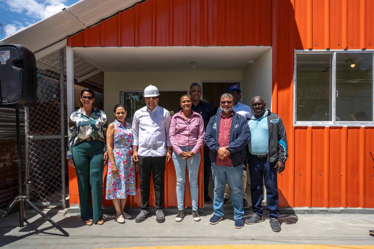 Alcaldia Dio Astacio lanza modelo de vivienda prefabricada para familia de escasos recursos