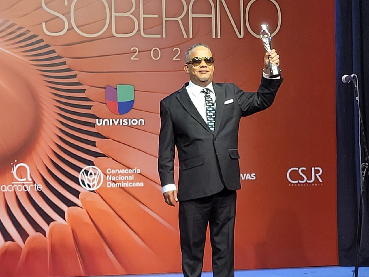 Héctor Acosta se lleva dos estatuillas en los Soberano 2026 ¡Entérate!