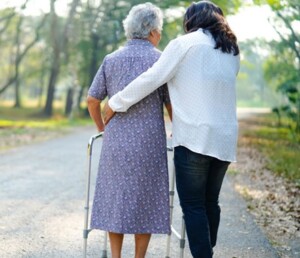 Mujeres dominicanas que trabajan en cuidado en Nueva York reclaman ley “No más de 24 horas”