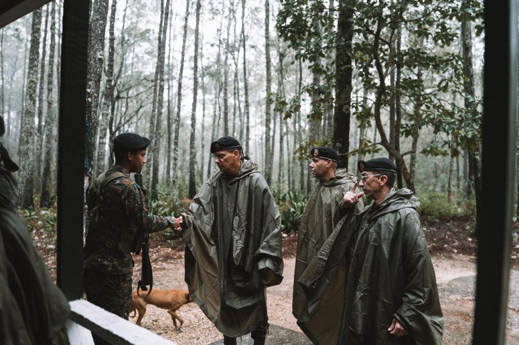 Comandante del Ejército inspecciona puestos en la frontera sur del país