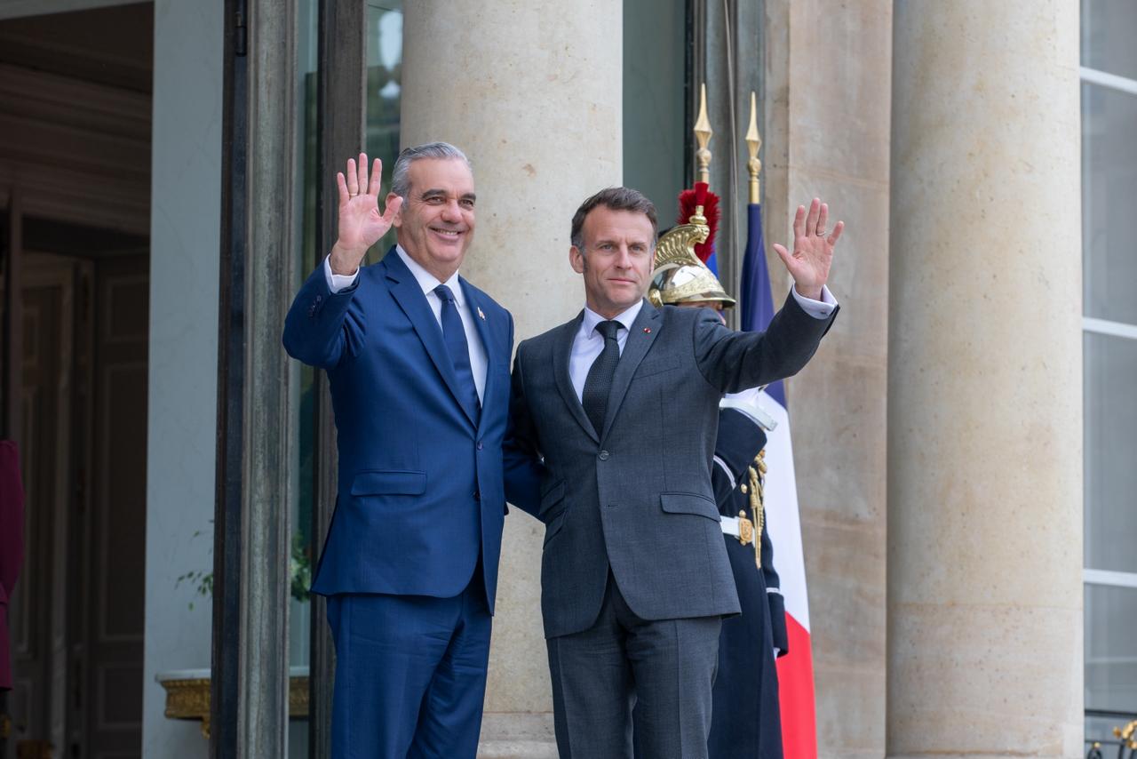 Macron elogia relación bilateral con Abinader durante encuentro en París