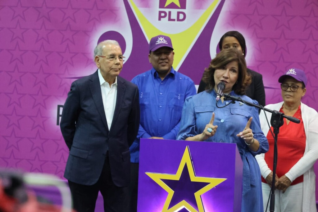 Danilo Medina denuncia despilfarro en programas sociales del Gobierno actual