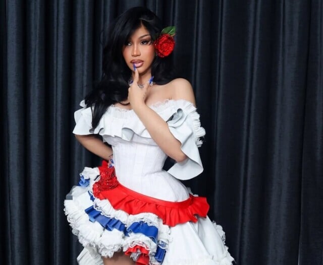 Cardi B comparte con su familia, disfruta comida típica y elogia hospital en visita a Montecristi