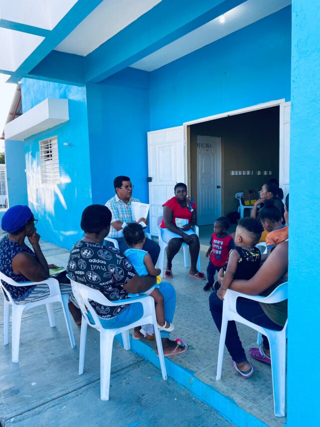 Parte de las familias impactadas por las labores sociales y espirtuales que coordina el  CCR