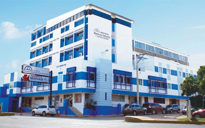 Fachada del Centro Médico Materno Infantil y Especialidades San Martín de Porres, institución donde Salud Público inspecionó y presentó resultados.