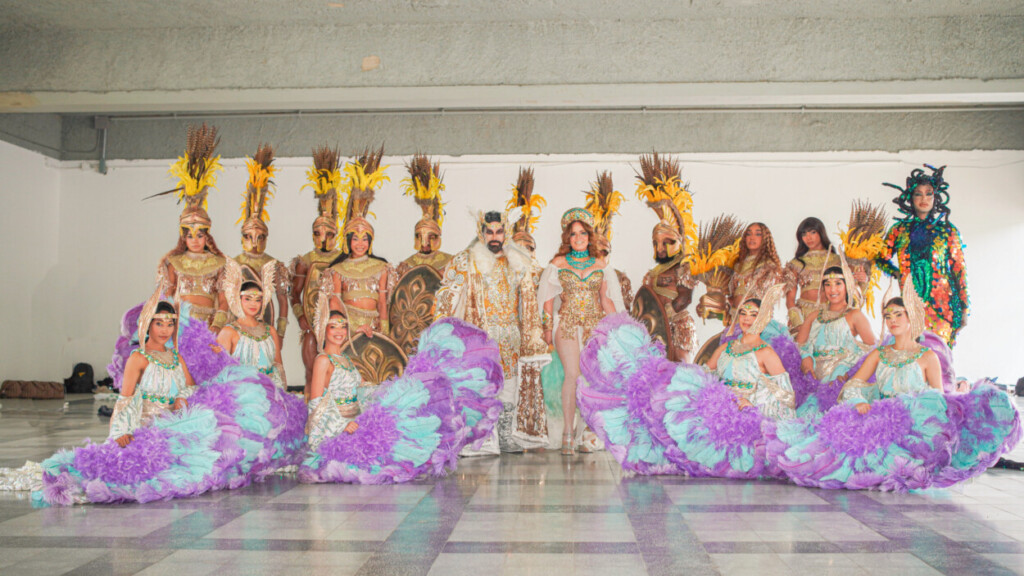 Brenda Sánchez sorprende en el Carnaval de Santiago con “La Furia de Atenea”