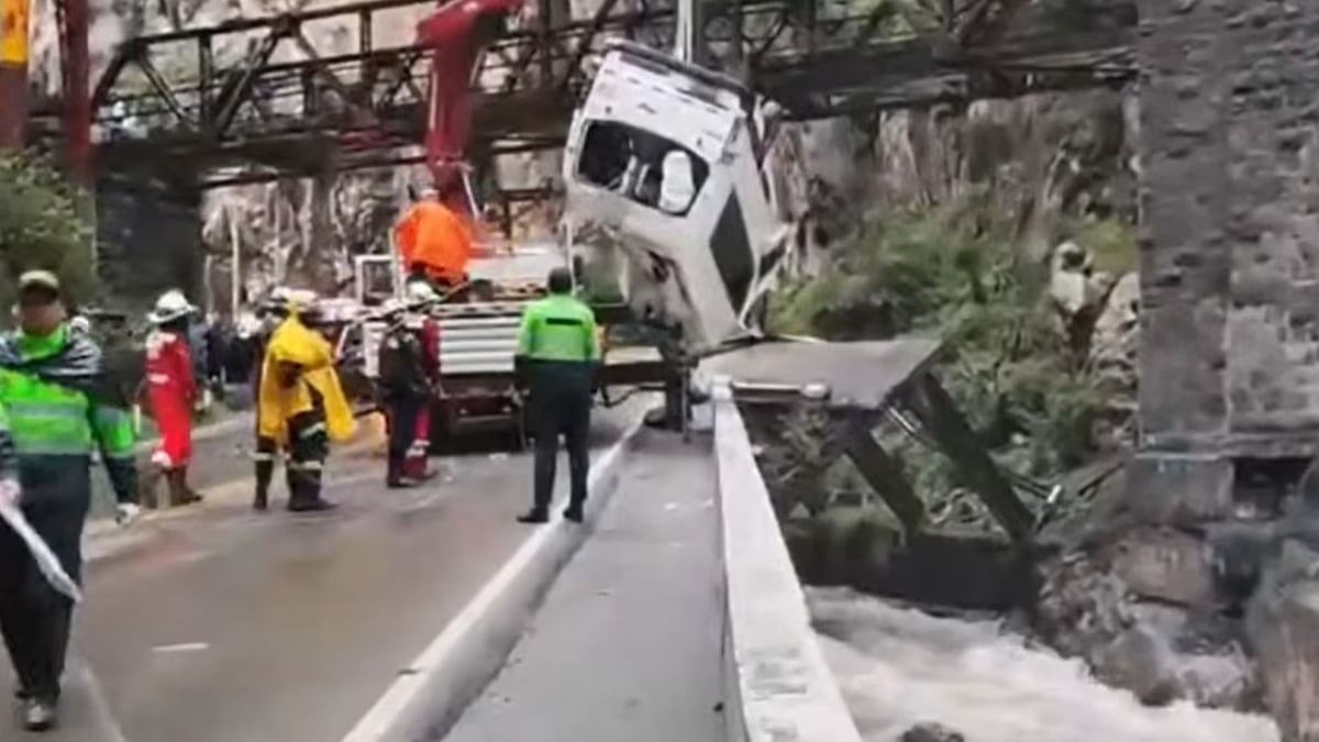 Al menos 12 muertos y 8 desaparecidos tras choque de vehículos en sierra central de Perú