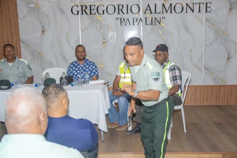 Autoridades y transportistas de Monte Plata coordinan acciones para reforzar la seguridad vial