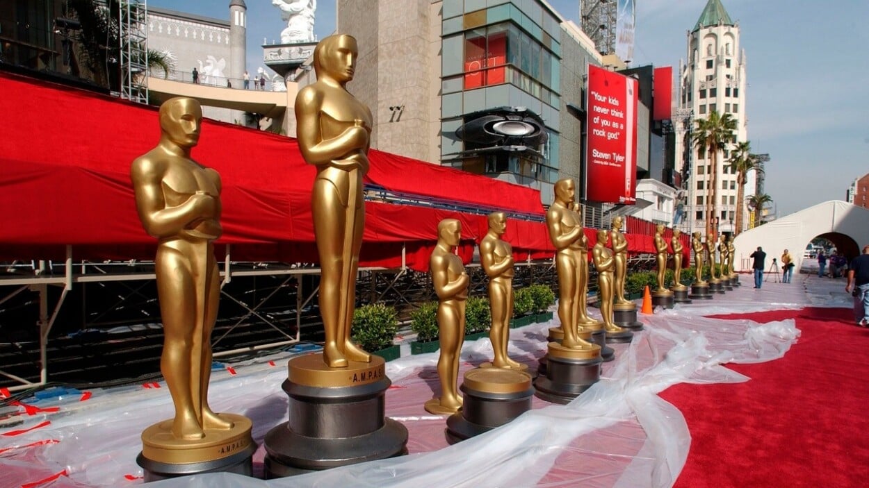 Hollywood viste el suelo de gala con el despliegue de la alfombra roja de los Óscar