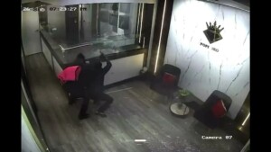 Fiscalía solicita prisión preventiva contra dos hombres por asalto a joyería en Cristo Rey