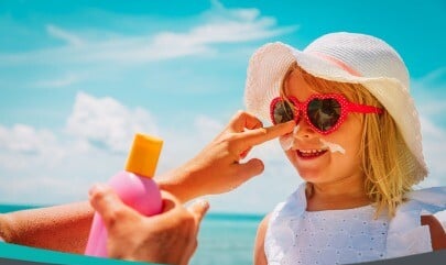 Cuidado de la piel: expertos recomiendan protegerse del sol diariamente