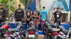 Desmantelan banda dedicada al robo de motocicletas en Yamasá; hay cuatro detenidos