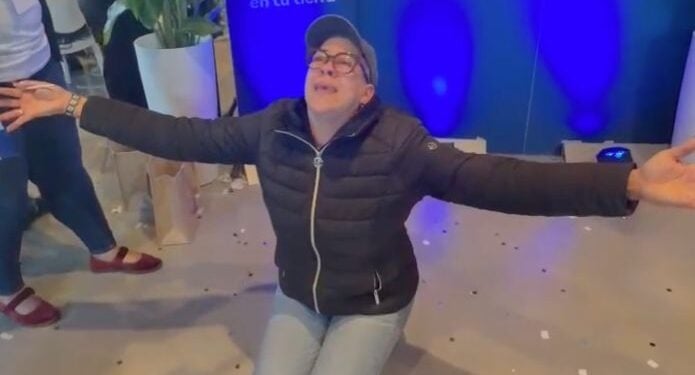 Emotiva reacción de mujer destaca impacto de Feria Inmobiliaria Banreservas