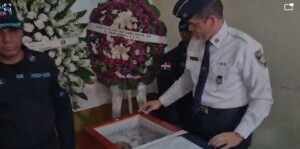 Director de la Policía asiste a velatorio de raso fallecido en cumplimiento del deber