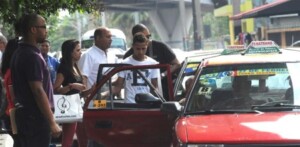 Semana Santa se acerca con amenazas de aumento en el pasaje y advertencias del INTRANT