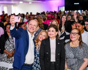 Destacan a Mujeres Ejemplares en Santiago: Un reconocimiento merecido