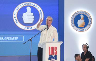 Luis Abinader durante la pasada campaña, donde se enfrentó a representantes de otros partidos