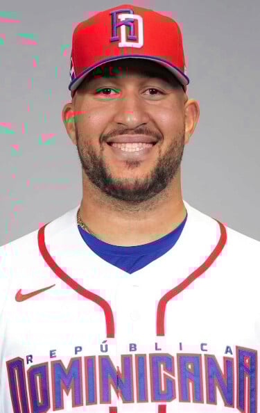 Otro que se mostró contento de vestir los colores patrios es el relevista Carlos Estévez, quien resaltó la química existente en el equipo que va al Clásico