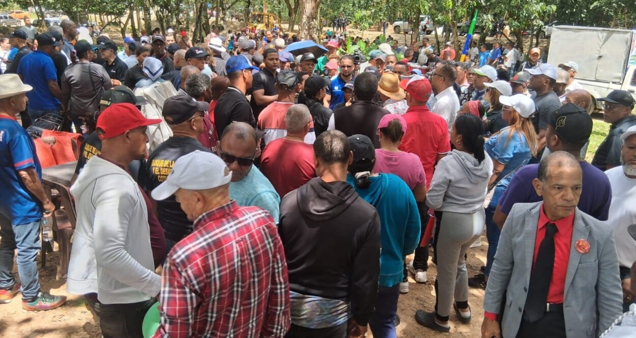 Cientos marchan en Cotuí por crisis ambiental en la Presa de Hatillo
