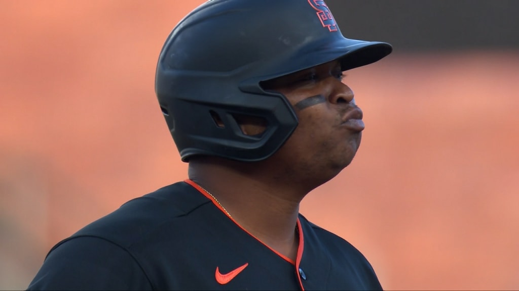 Aaron Judge dio su segundo jonrón en dos días, enviando la pelota casi al mismo punto del jardín izquierdo.