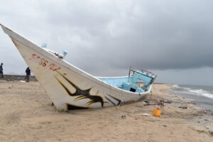 El mar, verdugo de quienes buscan un futuro mejor: naufragio deja muertos y desaparecidos en África