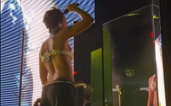 Tokischa sorprende al raparse la cabeza en pleno concierto de FKA Twigs