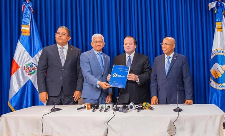 Fuerza del Pueblo: anteproyecto de ley contra narcopolítica «le cae como un sombrero» al PRM