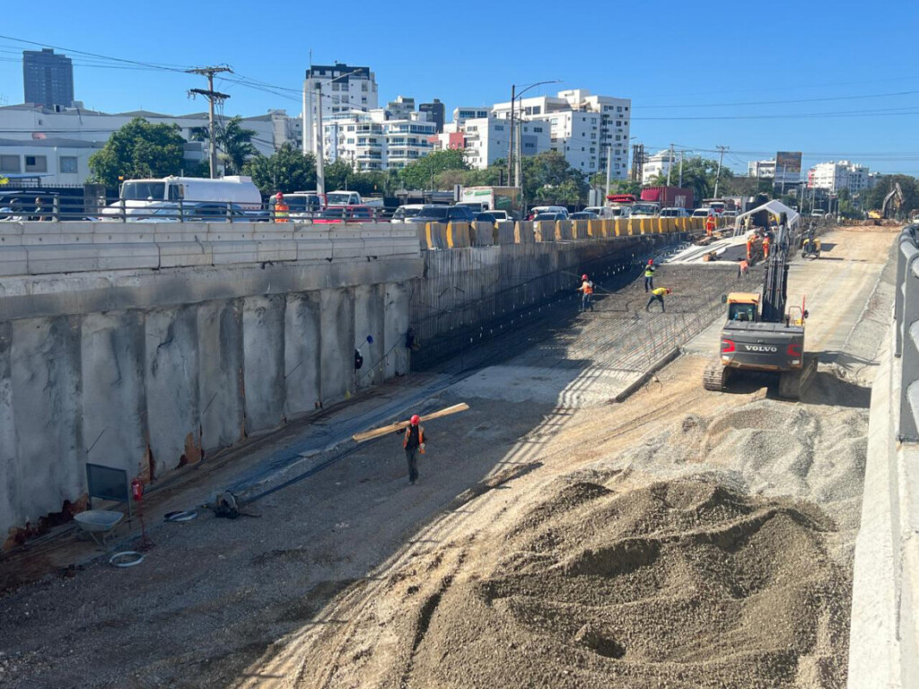 Así marchan los trabajos en la entrada y salida sur del túnel. Jorge González