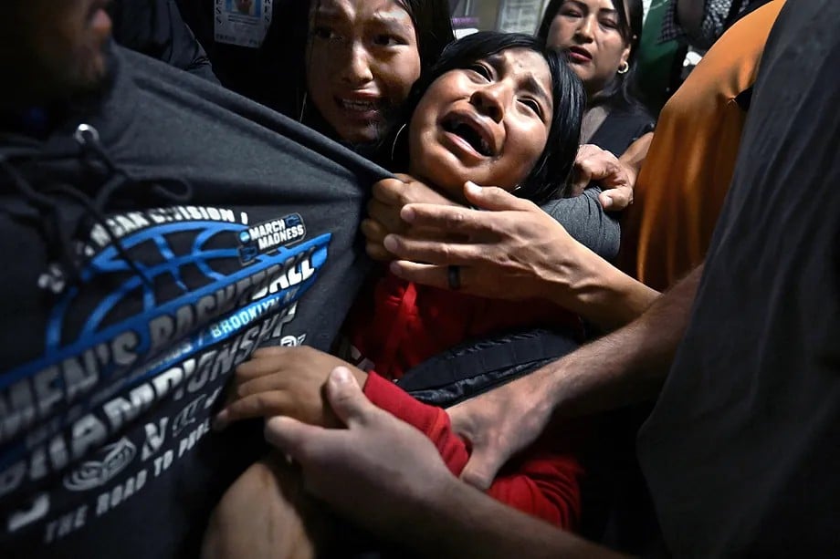 Carol Guzy gana el World Press Photo 2026 con la tragedia de ICE