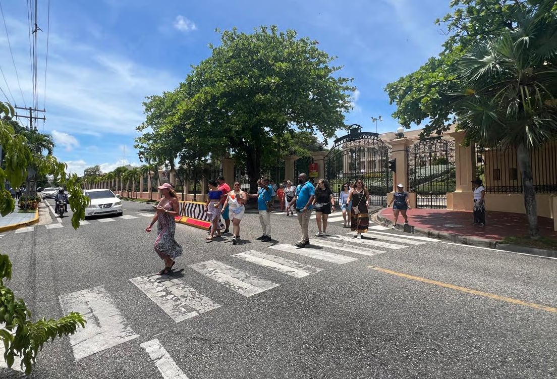 El Palacio Nacional se consolida como parada obligatoria del turismo en Santo Domingo: Un éxito que reclama orden vial