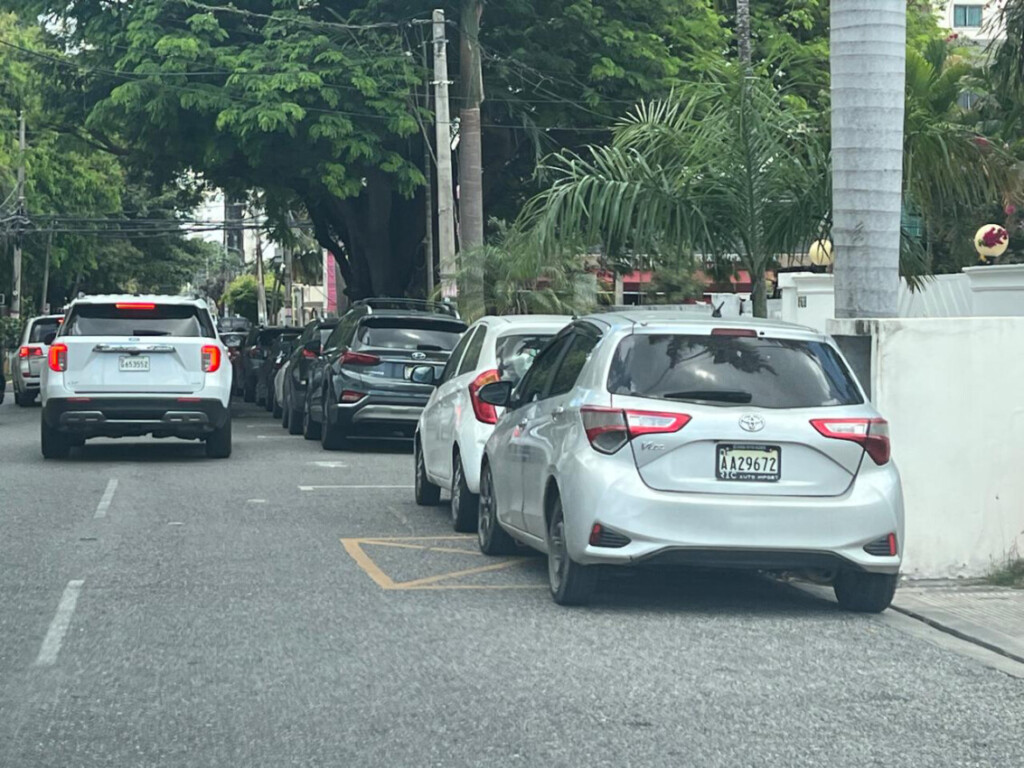 Parquéate Bien y No Girar a la Izquierda disposiciones que ayudan, pero son violadas con frecuencia