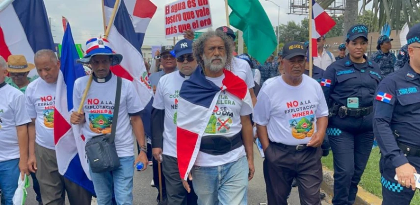 Realizan marcha en Santiago contra la minería en Cordillera Septentrional
