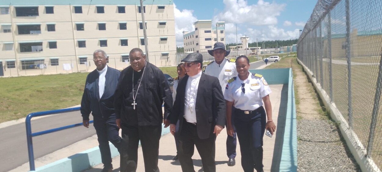Obispos realizan visita pastoral al centro penitenciario Las Parras