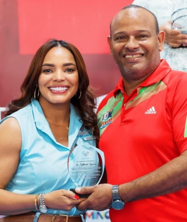 Así como, Fernando Geraldino, gerente de Responsabilidad Social de la empresa Seaboard; Raymond Rodríguez y Claudia Camacho, en representación de la alcaldesa del Distrito Nacional, Carolina Mejía, a quien le dedicaron el Campeonato de Judo Femenino.