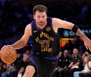 Luka Doncic regresa como romba y Lakers triunfan