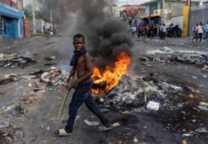 Masacre en Haití: Pandillas asesinan a 70 personas y desplazan a miles