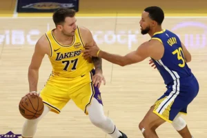 Camisetas más vendidas de la NBA: Curry y Doncic lideran la lista