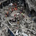 Abril: Crónica de un calendario teñido de sangre y valor; un hilo conductor de luto y resiliencia