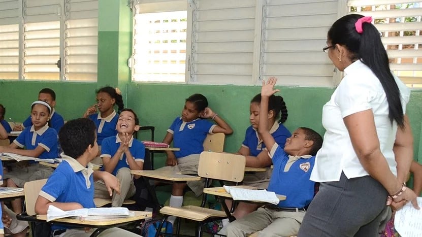 Educación suspende clases en provincias en alerta roja por lluvias