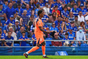 Barcelona se acerca al título de La Liga y el Atlético gana antes de enfrentar al Arsenal