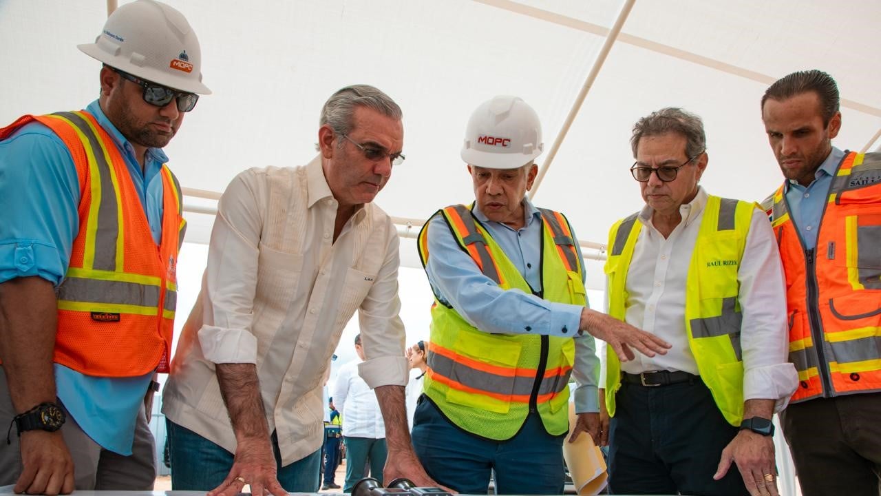 Abinader supervisa construcción en la República de Colombia