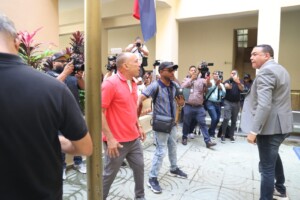 Señor agredido por exalcalde Capell perdió cuatro familiares en Jet Set; interpone querella