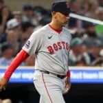 Crisis en los Medias Rojas: rescinden contratos del dirigente Alex Cora y parte del staff