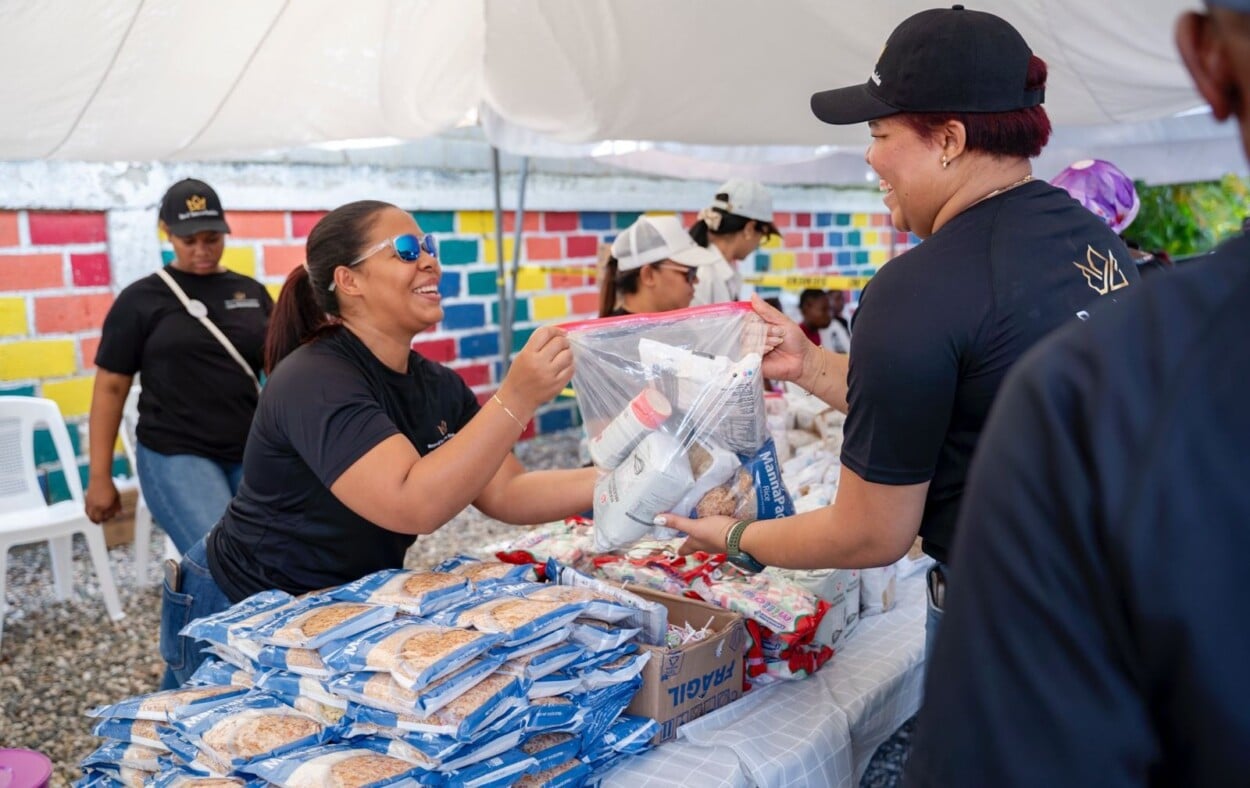 Más de 2,000 personas beneficiadas con jornada humanitaria en batey Ingenio Angelina