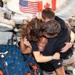 ¡Llegaron! Astronautas que orbitaron la Luna amerizan en la costa de San Diego