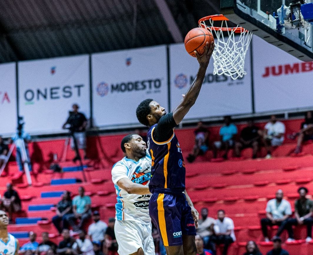 Spearman decide en el cierre y da triunfo a Titanes sobre Héroes