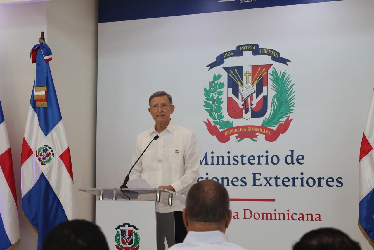 Dinero que generen consulados irán directo al Gobierno